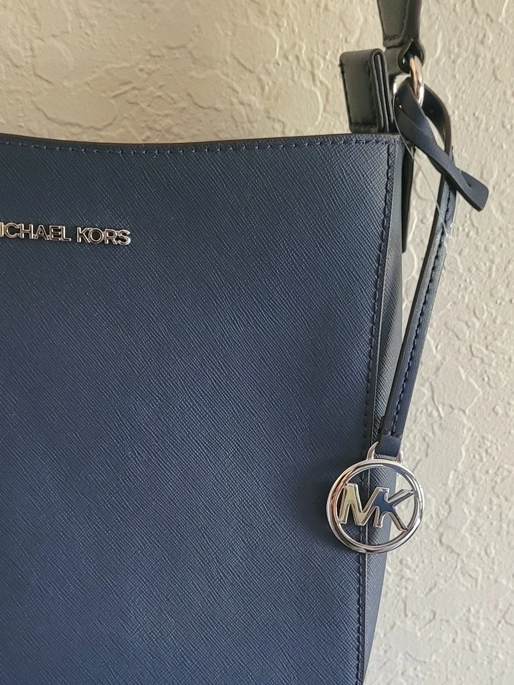 Michael Kors Jet Set Navy Small Crossbody Bag  Adjustable Strap. NWOT.